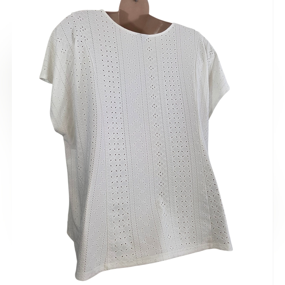 Torrid Embroidered Eyelet Short Sleeve Lightweight White Blouse ~ Pre-Owned Sz 4 - Picture 6 of 11